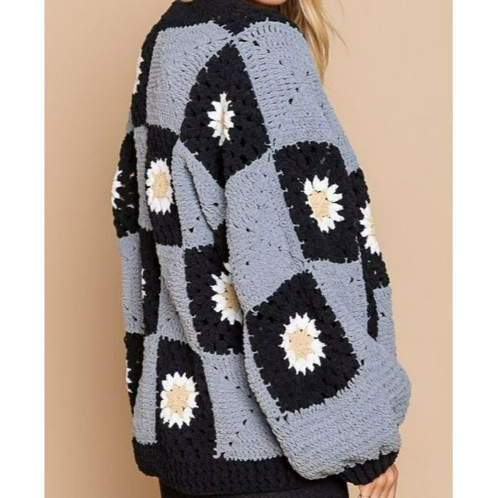 POL Lyla Daisy Patch Crochet Cardi in Black/Grey Multi SMST461 - Picture 4 of 4